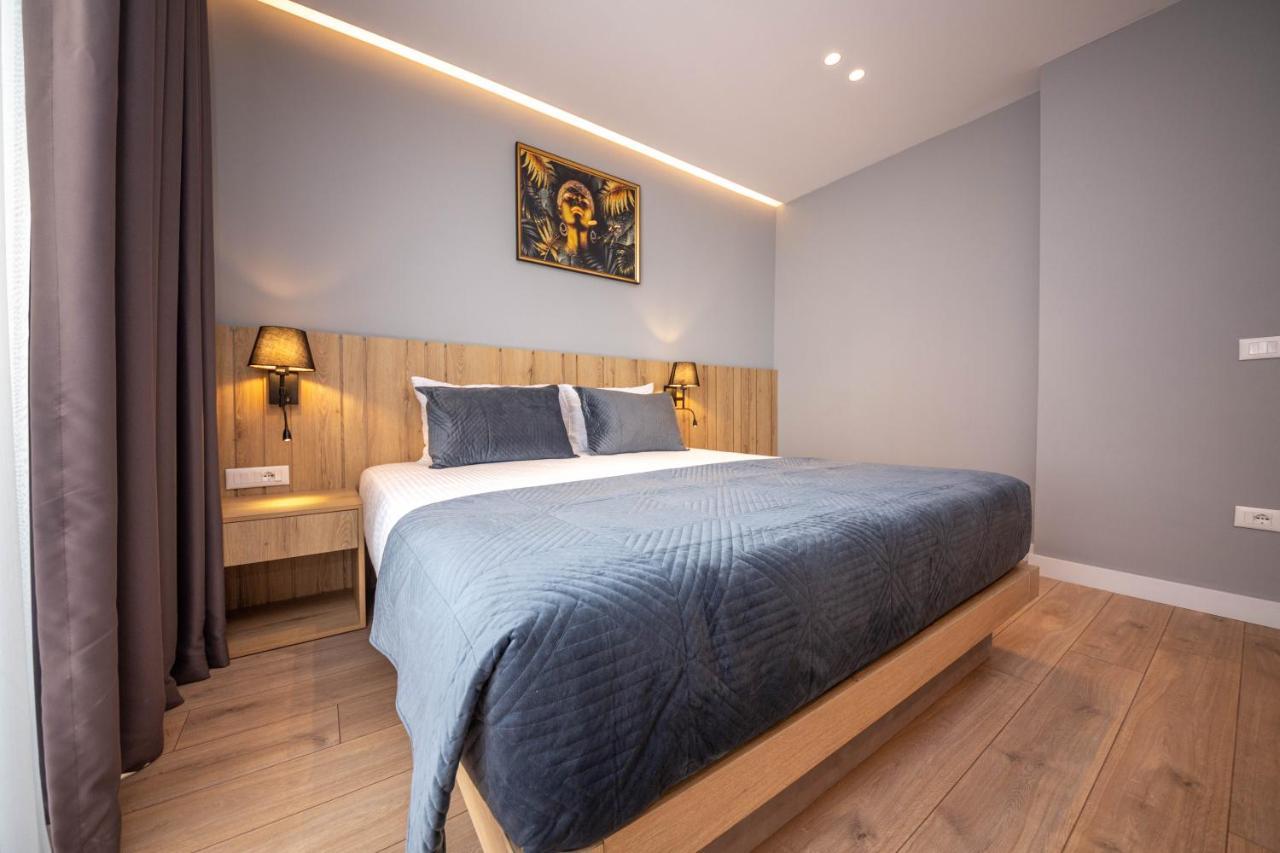 Azure Hotel Sarandë