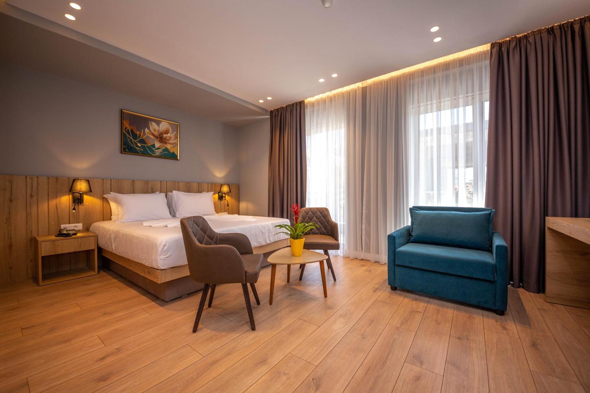 Azure Hotel Sarandë