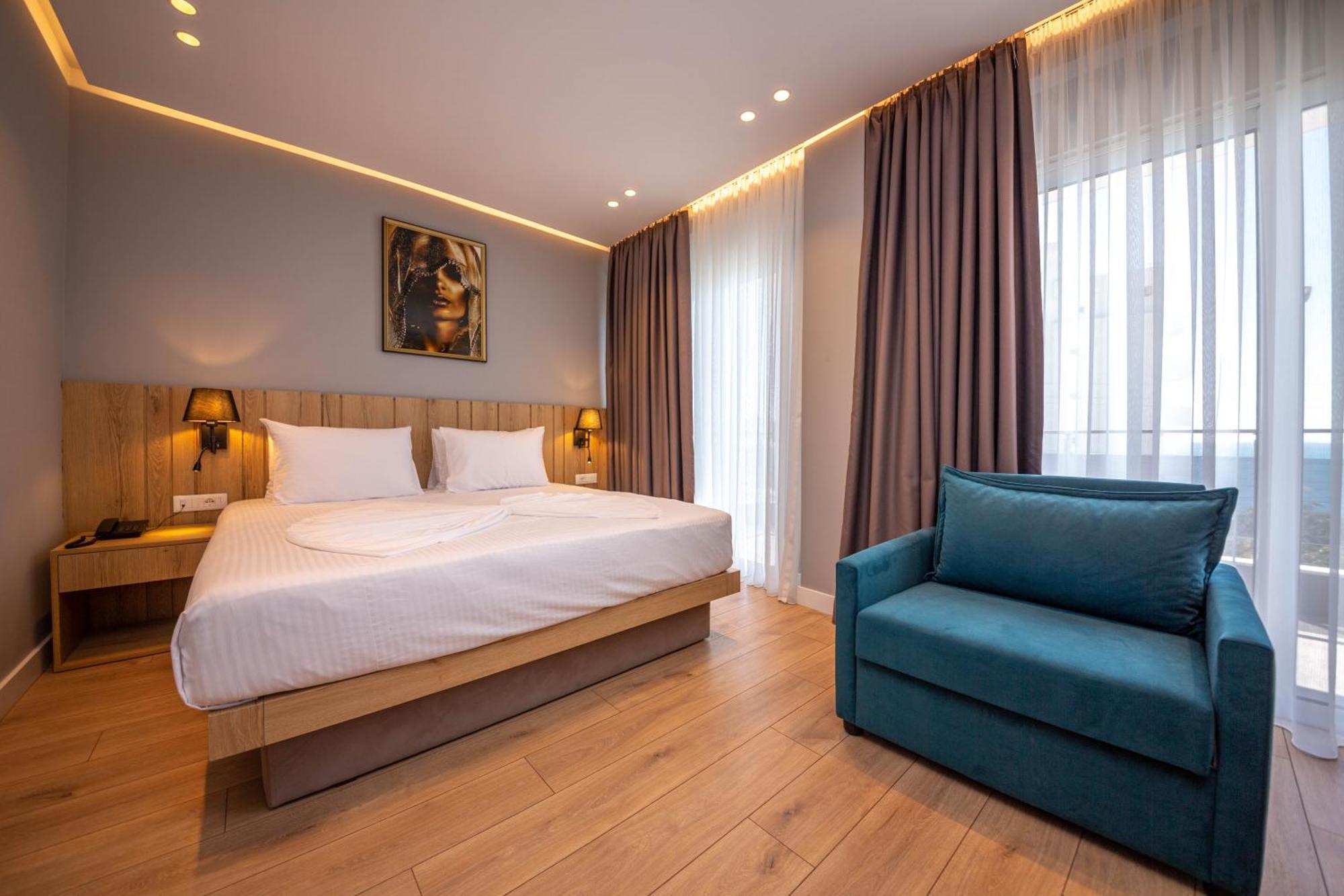 Hotel Azure